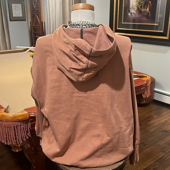 Urban Outfitters Hoodie 💄💋 - Picture 3 of 11